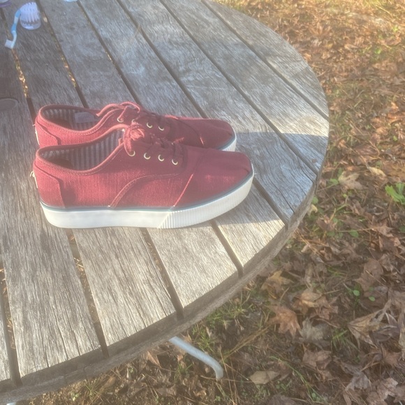 Tom’s-shoes - Picture 3 of 8
